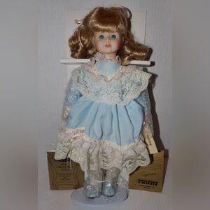 A Connoisseur Collection Porcelain Doll From Seymour Mann ( Maude ) Like New